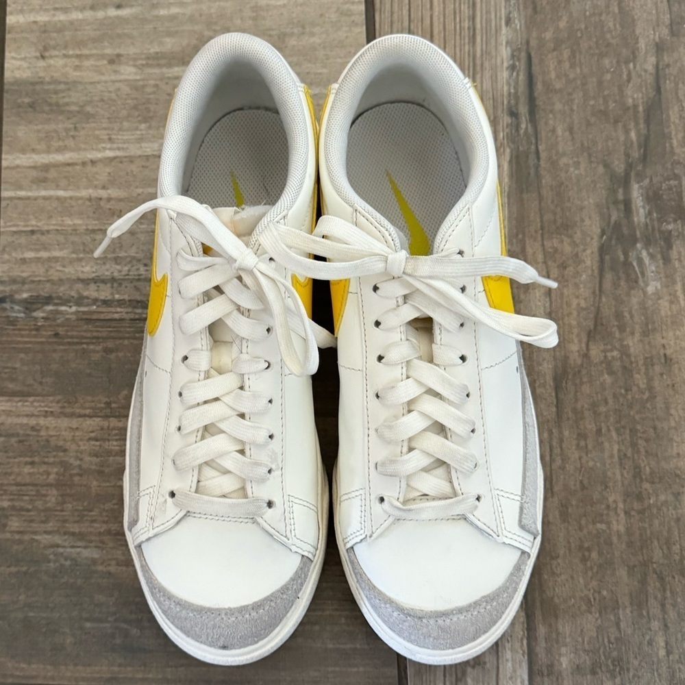 Nike Women’s Blazer Low Platform Sneaker size 8.5 - Picture 5 of 11